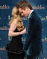 Amanda Seyfried Eddie Redmayne on Amanda Seyfried And Eddie Redmayne Look Super Cosy At The Les
